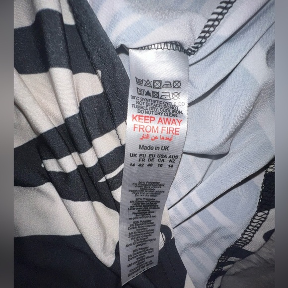 KAREN MILLEN Printed Mono Slash Artful Abstract Jersey Top, size 10 - Picture 11 of 13